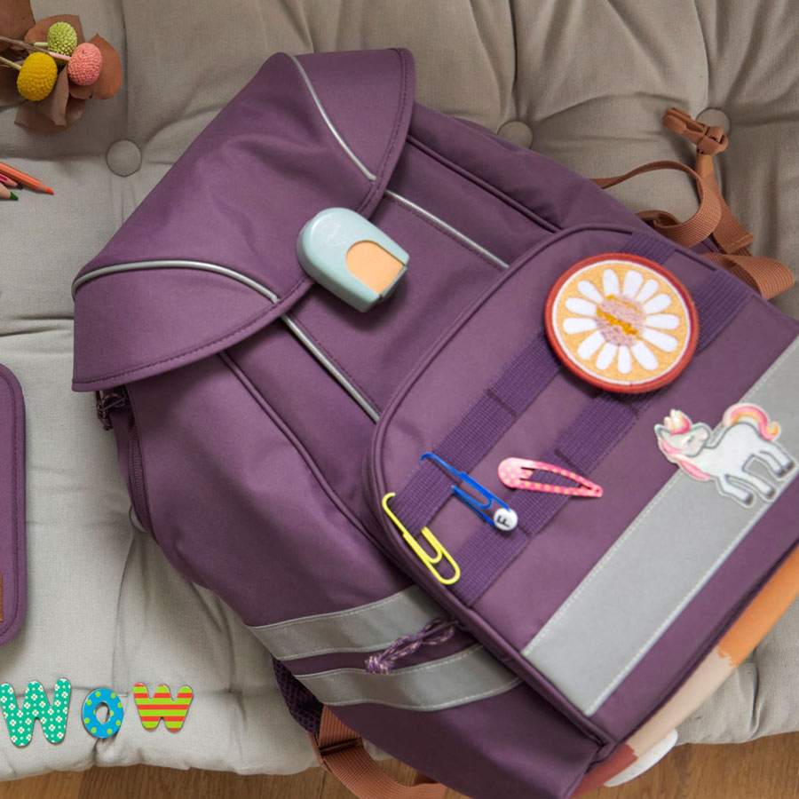 Schulranzen mit Patches und Sticker