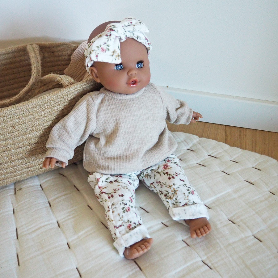 Puppenoutfit von Paola Reina und Fambees für Puppen mit einer Größe von 36cm.