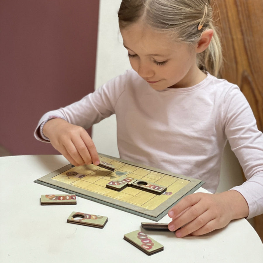 Stundenlange Beschäftigung für Kinder mit dem Magnetspiel Raupe von Egmont Toys