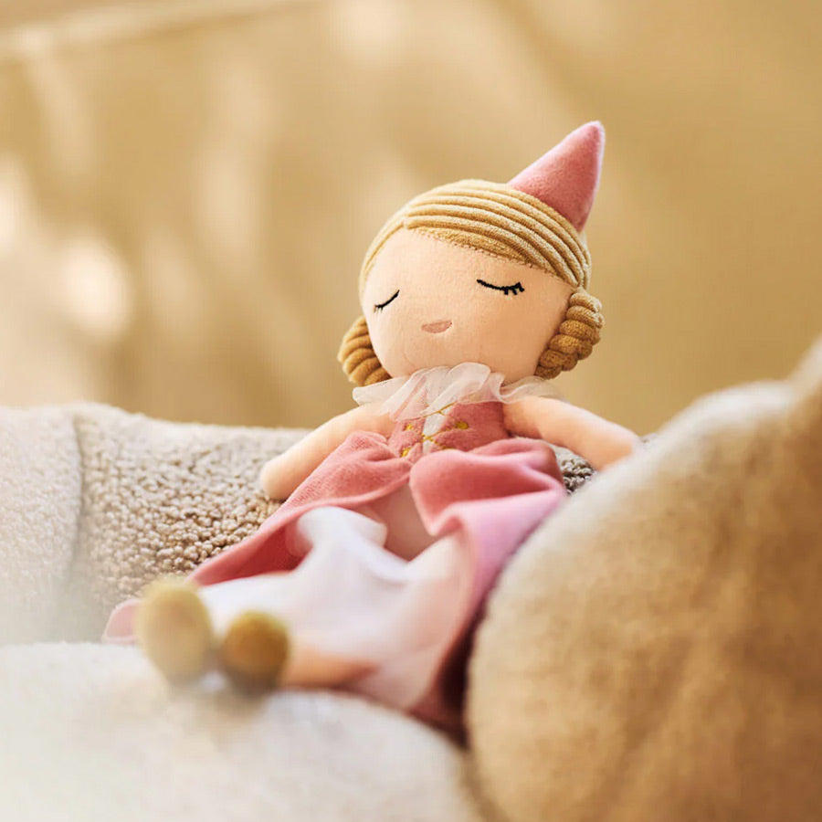 Stoffpuppe Prinzessin mit rosa Kleid, blonden Haaren und süßen Details